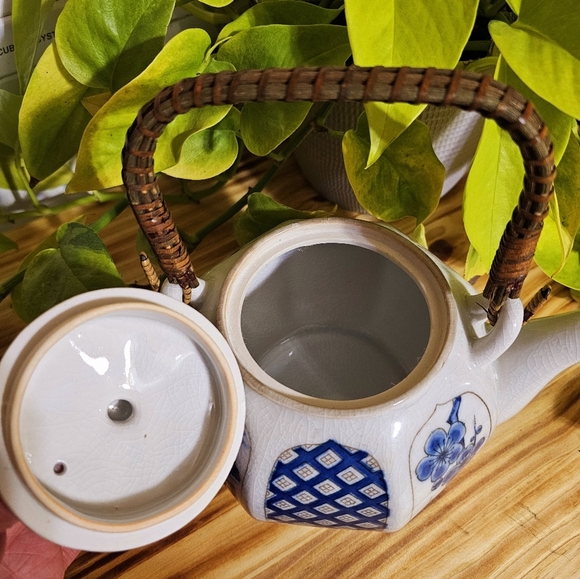 Vintage 1970's Japanese Otagiri OMC blue and white floral tea set - Picture 6 of 7